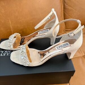 Badgley Mischka Jackie Ivory Heels Size 8